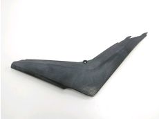 Cache lateral droit