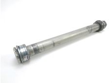 Axe de roue arriere