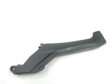 Cache lateral droit