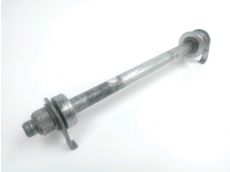 Axe de roue arriere