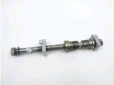 Axe de roue arriere