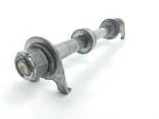 Axe de roue arriere