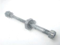 Axe de roue arriere