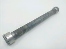 Axe de roue arriere