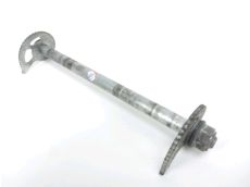 Axe de roue arriere