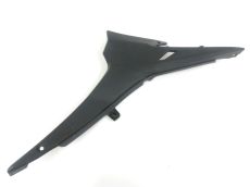 Cache lateral droit