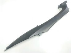 Cache lateral droit