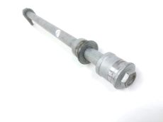 Axe de roue arriere