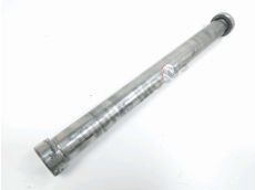 Axe de roue arriere