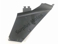 Cache lateral gauche