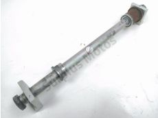 Axe de roue arriere