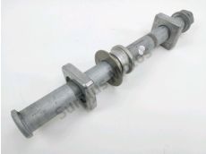 Axe de roue arriere
