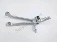 Platine et repose pieds arriere droit