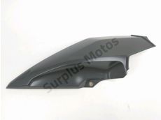 Cache lateral gauche