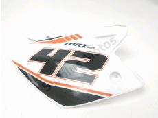 Cache lateral gauche