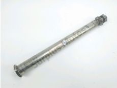 Axe de roue arriere