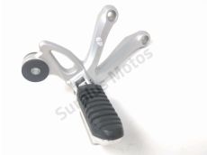 Platine et repose pieds arriere droit