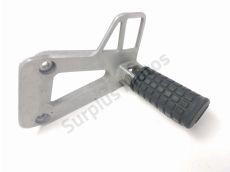 Platine et repose pieds arriere gauche