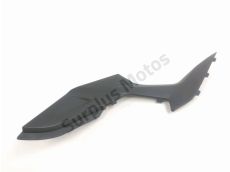 Cache lateral gauche