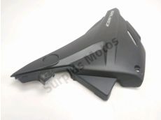 Cache lateral gauche