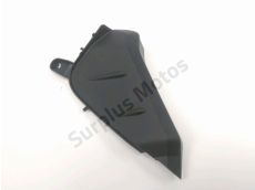 Cache lateral gauche