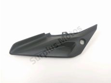 Cache lateral gauche