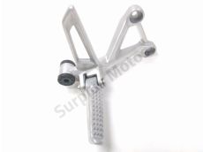 Platine et repose pieds arriere droit