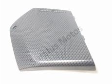 Cache lateral gauche