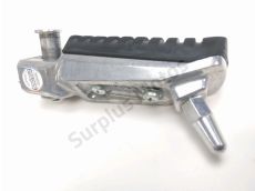 Repose pieds avant gauche