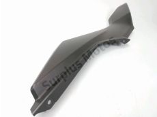 Cache lateral gauche