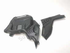 Cache lateral gauche