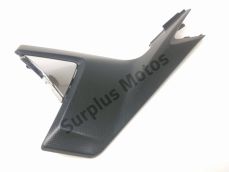 Cache lateral gauche