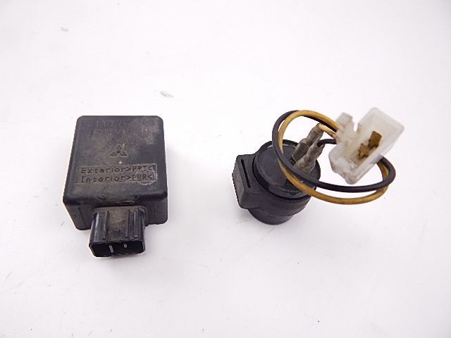 Relais boitier electrique occasion KAWASAKI ZR-7 2002
