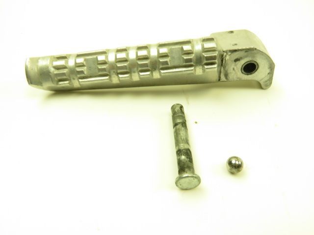 Repose pieds arriere droit occasion YAMAHA YZF-R 125 2012