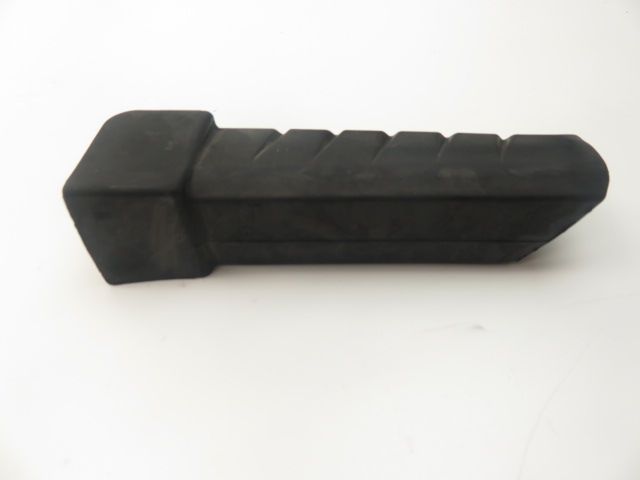 Repose pieds arriere droit occasion HONDA FES 125 PANTHEON 2006