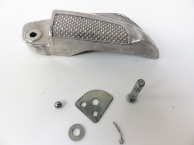 Repose pieds arriere droit occasion HONDA LEAD 110 2009