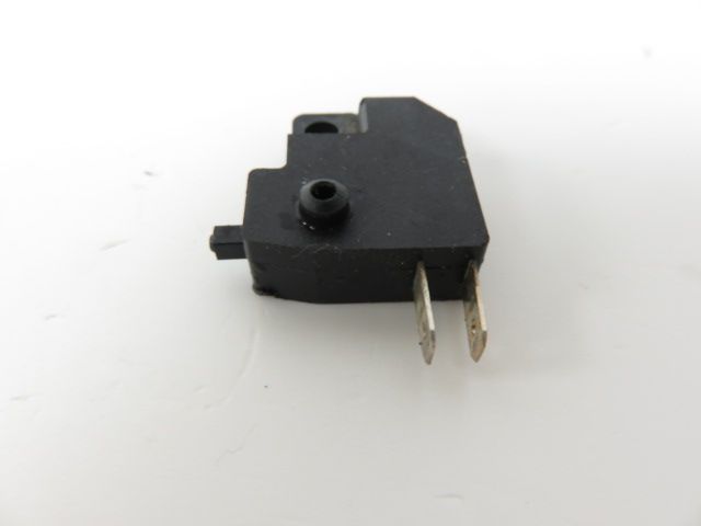 Contacteur de stop avant occasion PEUGEOT KISBEE 