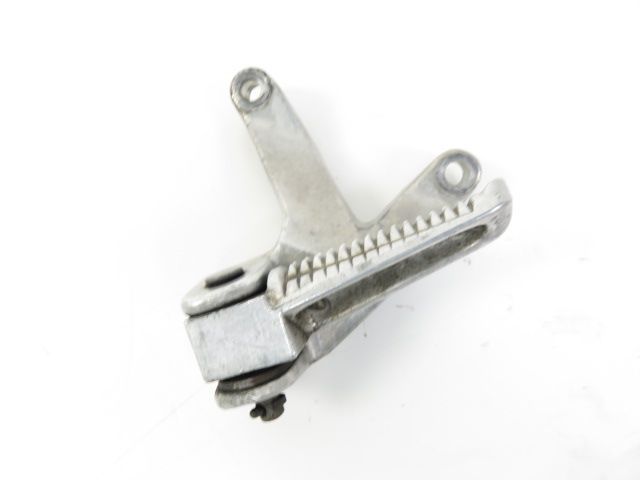 Platine et repose pieds arriere gauche occasion YAMAHA YZF 750 R 1993