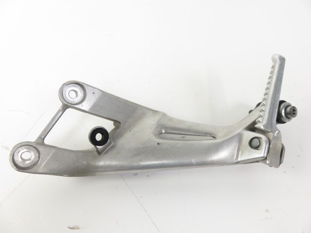 Platine et repose pieds arriere gauche occasion HONDA CBR 1100 XX 1998
