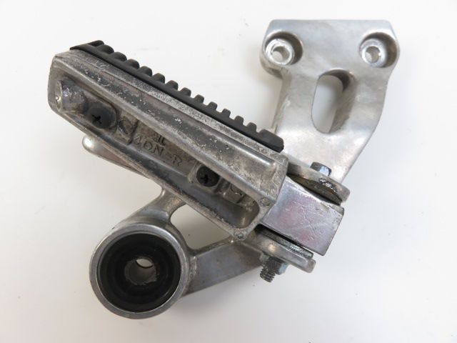 Platine et repose pieds arriere droit occasion YAMAHA XJ 900 DIVERSION 1997