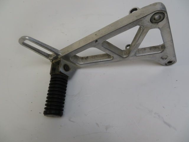 Platine et repose pieds arriere droit occasion HONDA MTX 125 R 1988