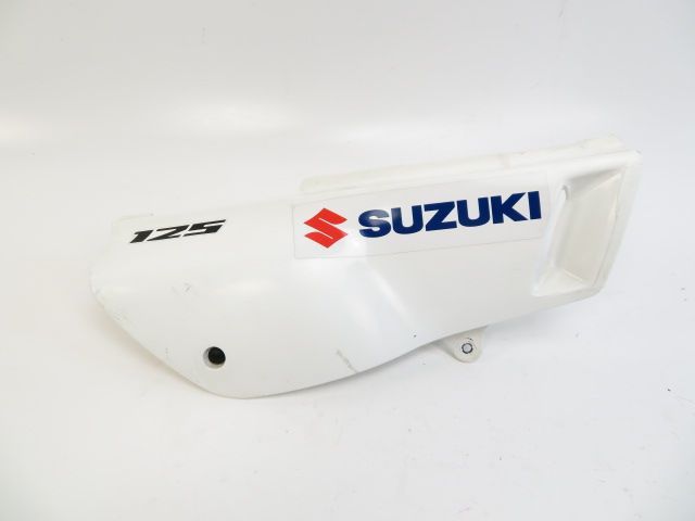 Cache lateral droit occasion SUZUKI DR 125 2003