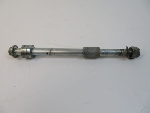 Axe de roue arriere occasion SUZUKI CLASSIC 1999