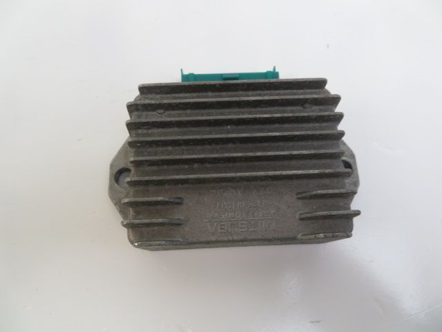 Regulateur de tension occasion VESPA ET2 2004