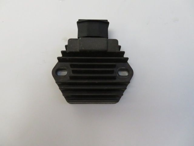Regulateur de tension occasion HONDA SES 125 DYLAN 2002