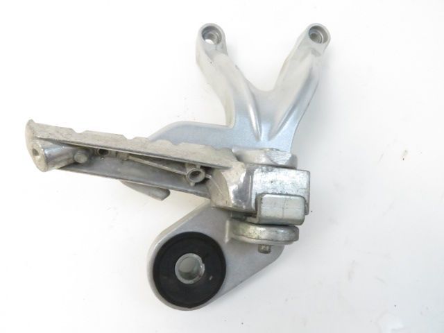 Platine et repose pieds arriere droit occasion HYOSUNG NAKED 2010