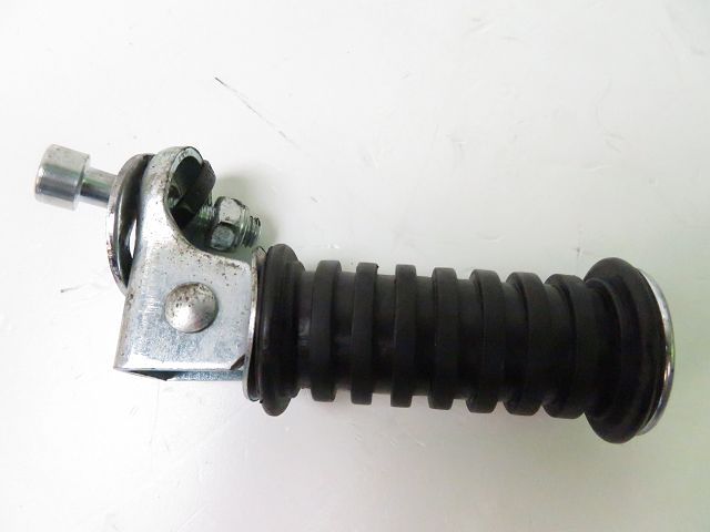 Repose pieds arriere droit occasion SUZUKI LS 650 SAVAGE 1992