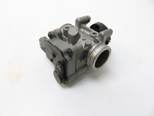Corps d'injection droit occasion SUZUKI UX 125 SIXTEEN 2013