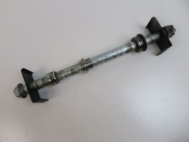 Axe de roue arriere occasion KAWASAKI Z 750 2009