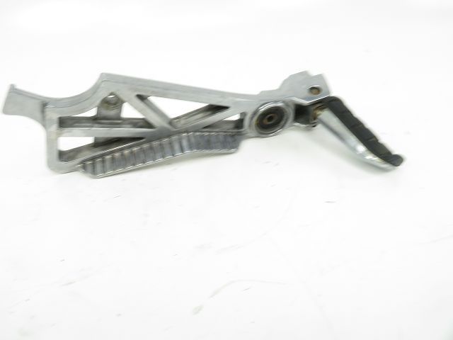 Platine et repose pieds arriere gauche occasion YAMAHA FZX 750 FAZER 1988